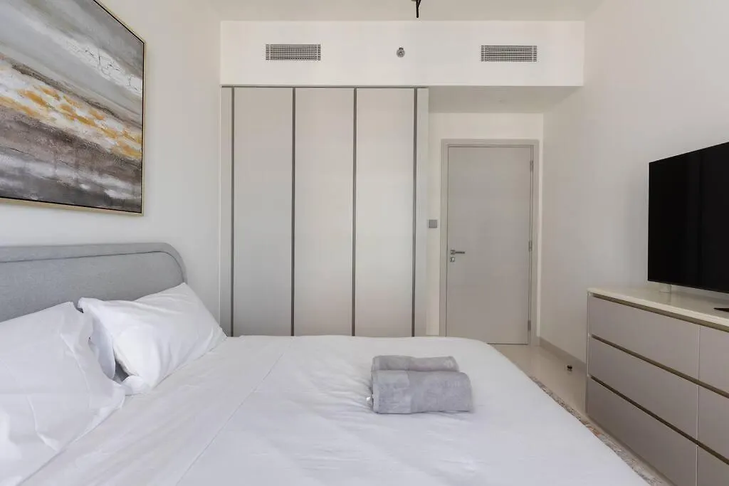 New 3Bdr Apartment In Sunrise Bay With Own Beach Dubai
