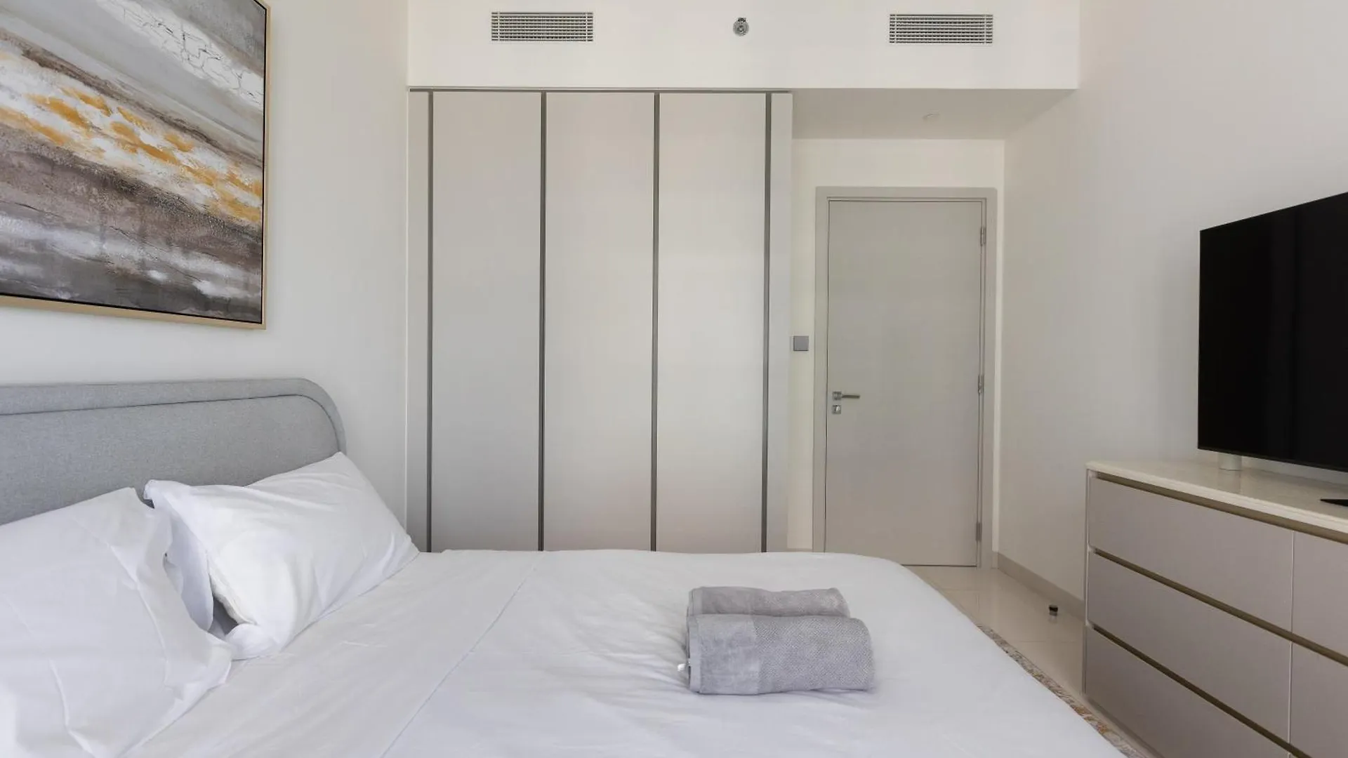 New 3Bdr Apartment In Sunrise Bay With Own Beach Dubai