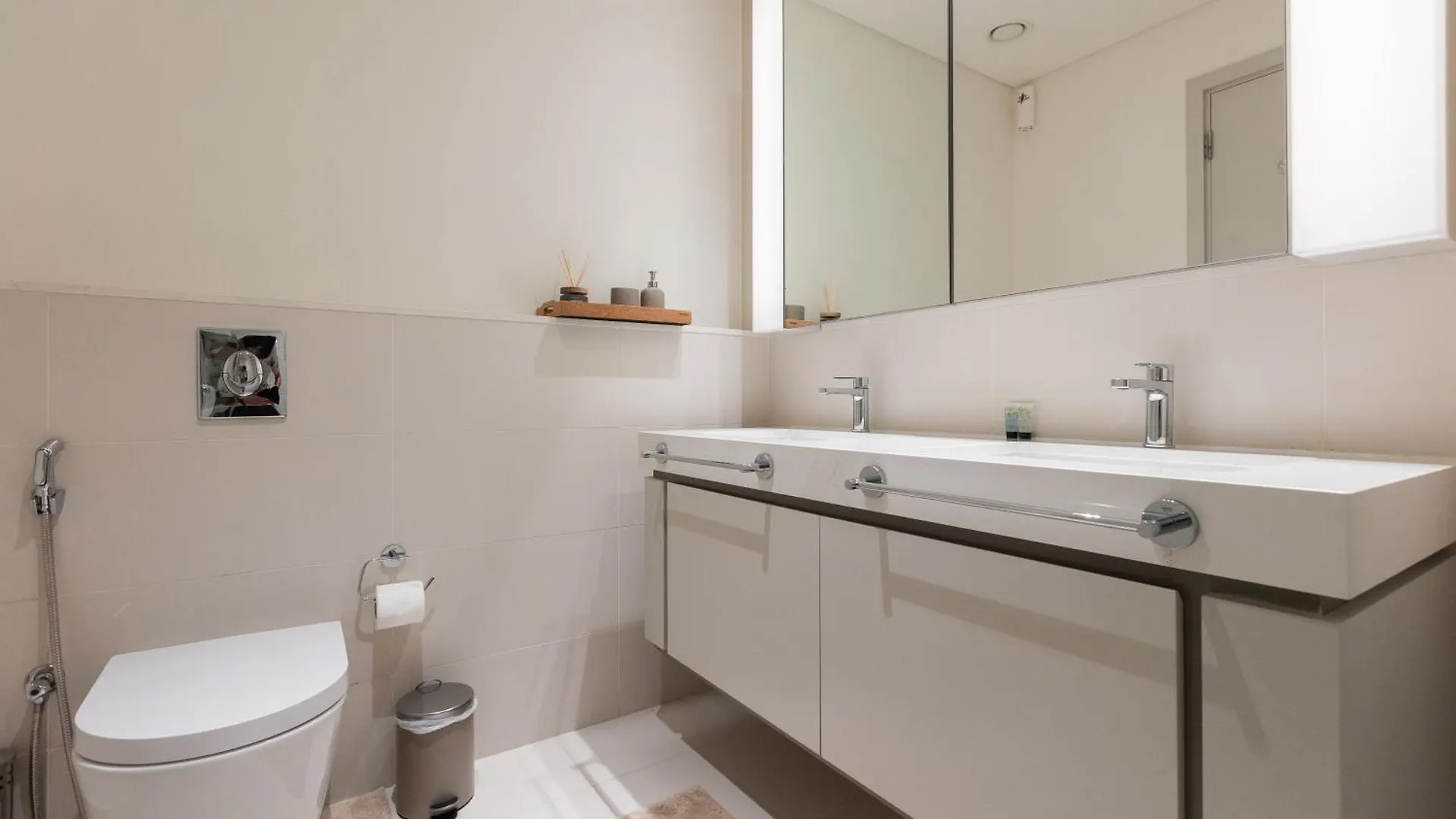 New 3Bdr Apartment In Sunrise Bay With Own Beach Dubai