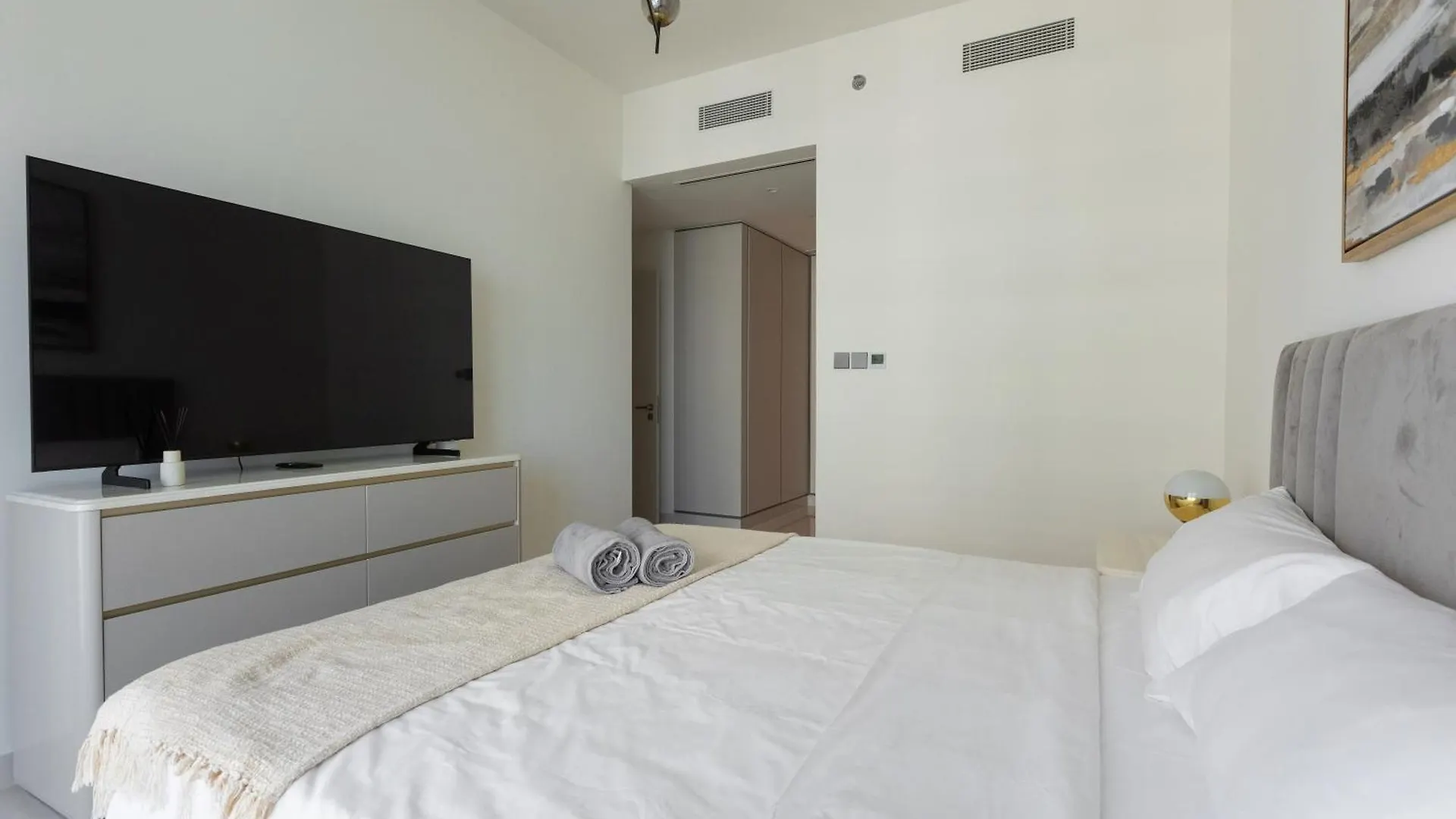 New 3Bdr Apartment In Sunrise Bay With Own Beach Dubai 0*,