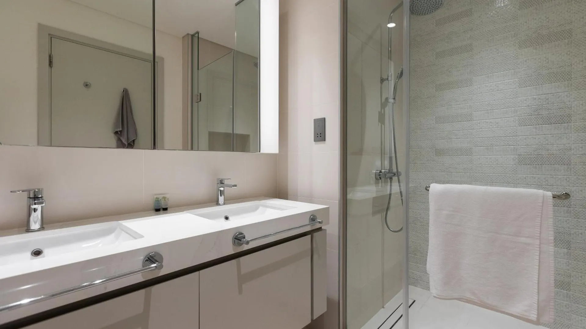 New 3Bdr Apartment In Sunrise Bay With Own Beach Dubai 0*,  United Arab Emirates