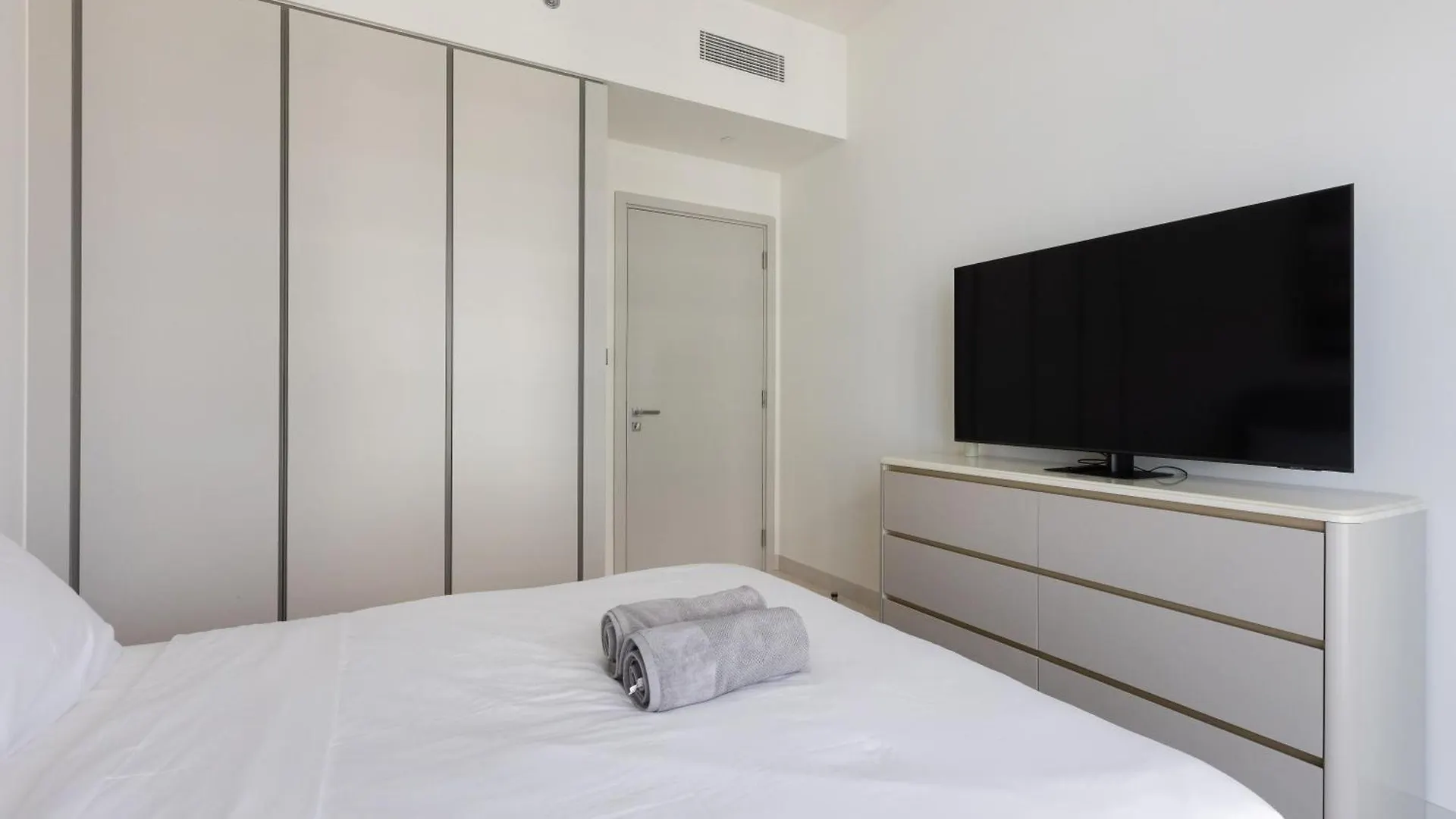 New 3Bdr Apartment In Sunrise Bay With Own Beach Dubai