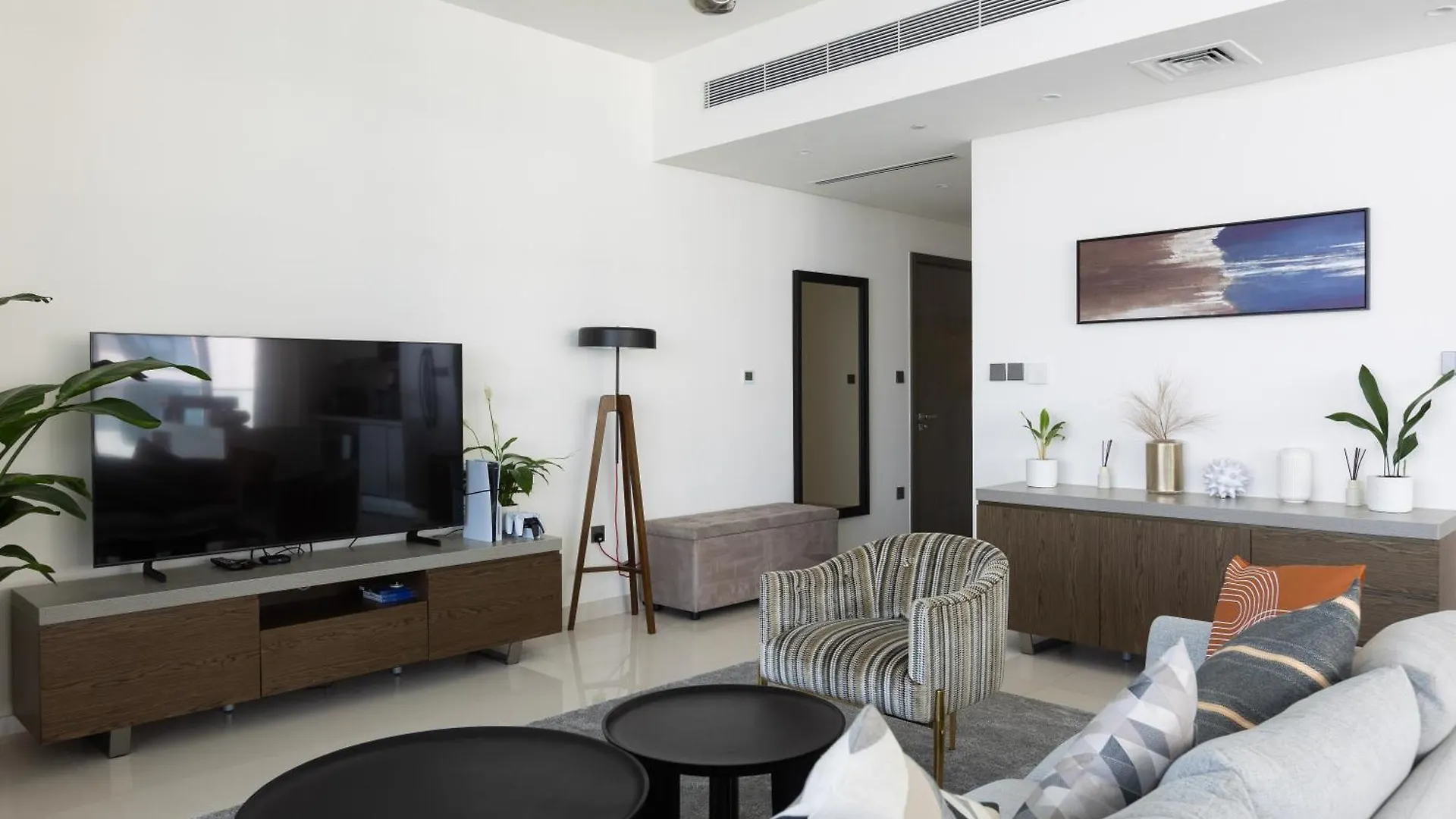 New 3Bdr Apartment In Sunrise Bay With Own Beach Dubai